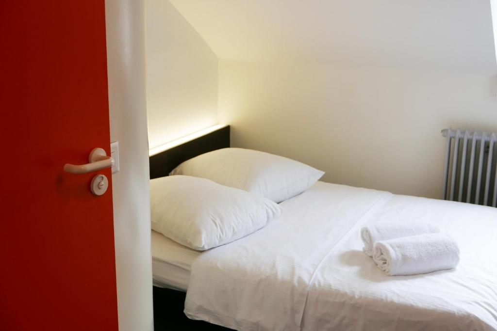 PETITE CHAMBRE DOUBLE AVEC FENÊTRE